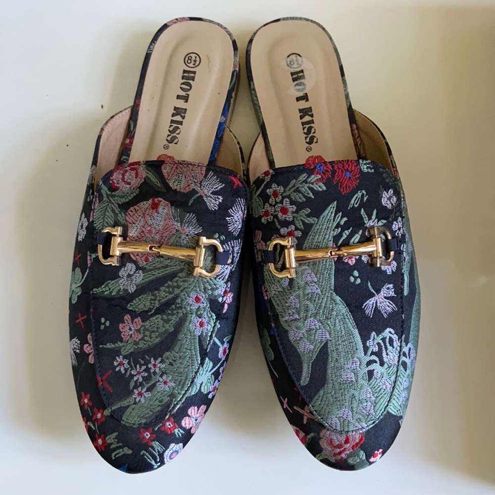 Hot Kiss loafers